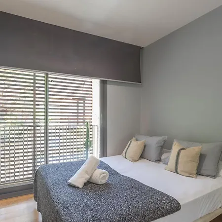 - Gracia Pool Center Barcelona