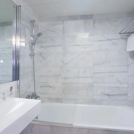 - Gracia Pool Center Apartamento *